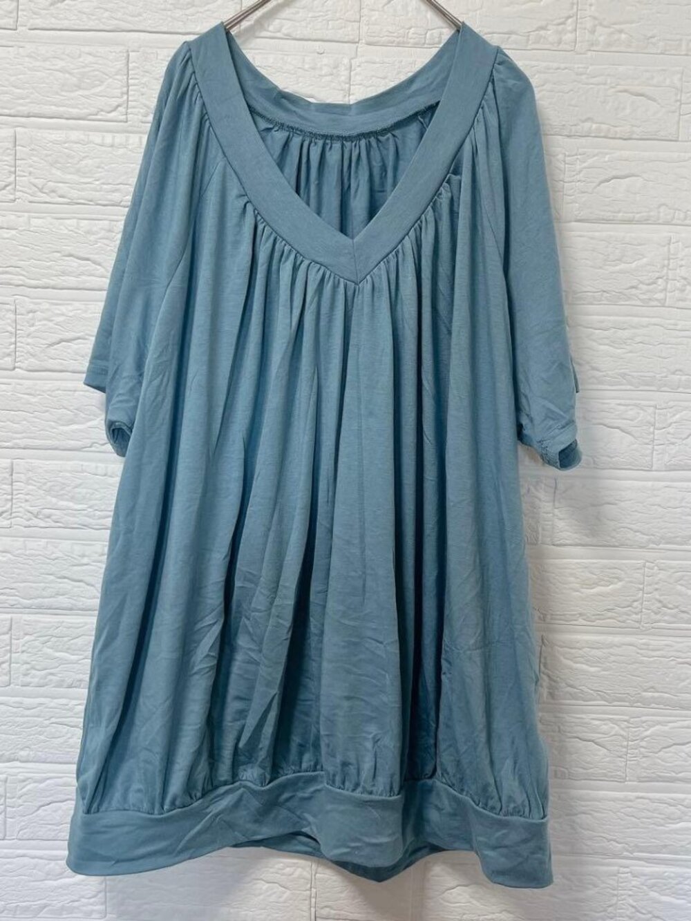 Notewo V-neck short-sleeved cut and sew top Blue